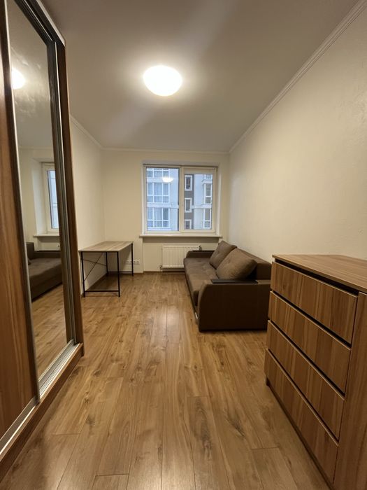 Продам трикімнатну квартиру. Буча.