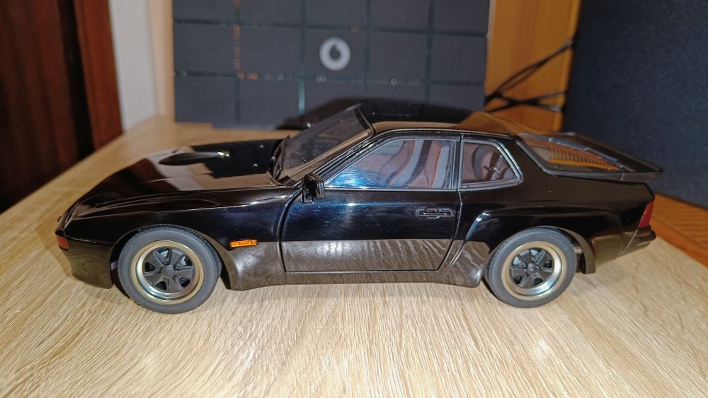 Porsche 924 Carrera GT (1:18) - Autoart