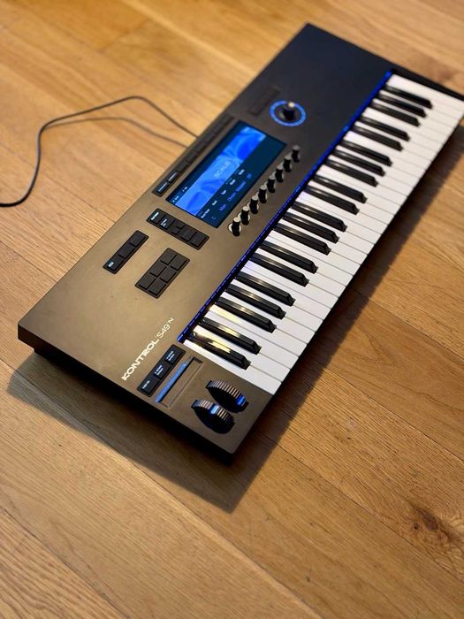 Native Instruments Kontrol S49 MK3 - Como Novo (só usado em casa)