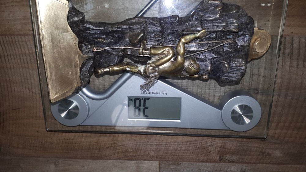 Rzeźba - człowiek gór - alpinista - z mosiądzu lub z brązu - 3.80 kg