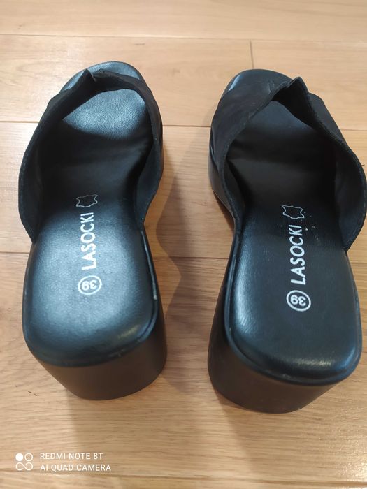 Klapki skórzane na słupku Lasocki rozmiar 39