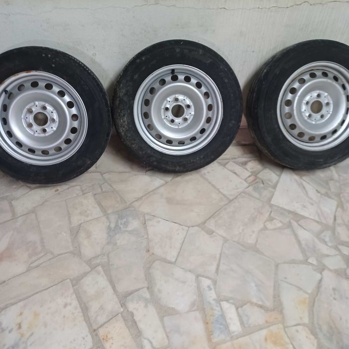 03 jantes de 16 mercedes pneus gastos