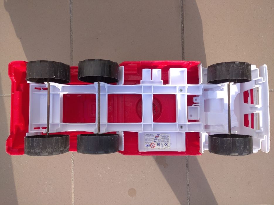 Большая пожарная машина.