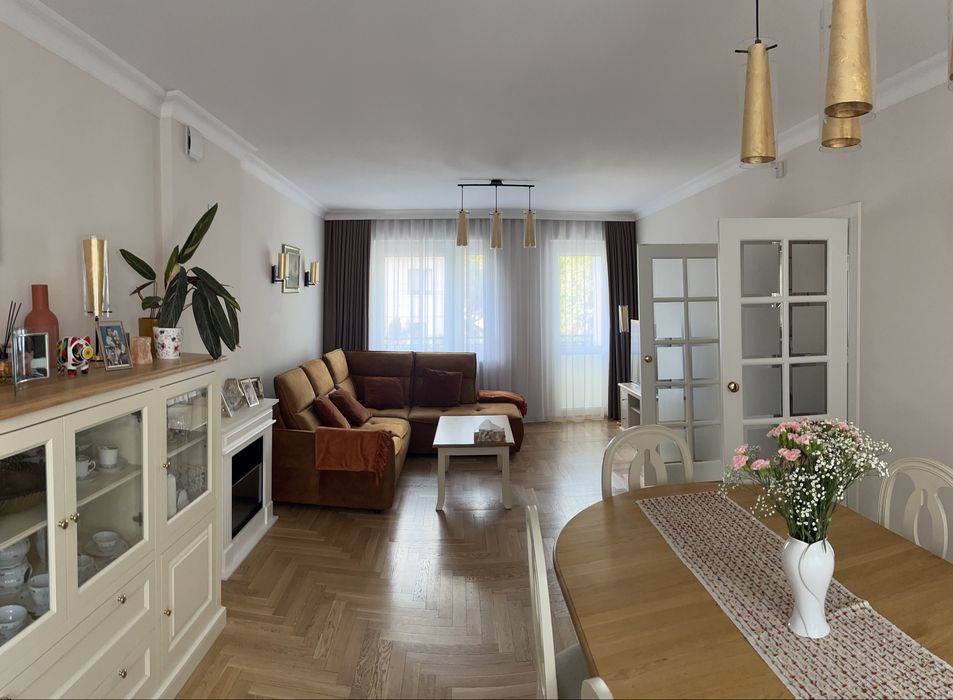 Dom  w Zielonce z budynkiem gospodarczym o pow. 50 m2
