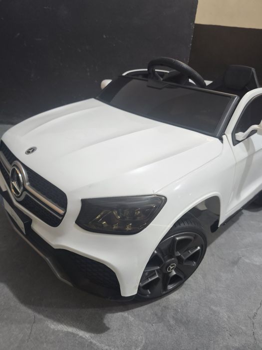 Carro Mercedes elétrico Criança