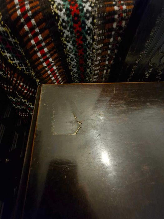Mesa de sala de jantar e 5 cadeiras em madeira maciça