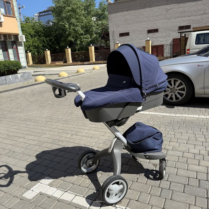 Оригінальна коляска Stokke синя для немовляти хороший стан