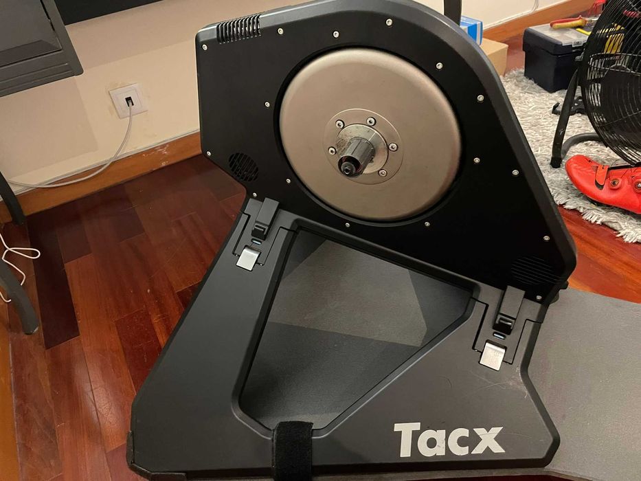 Rolo de treino Indoor "Tacx Neo"