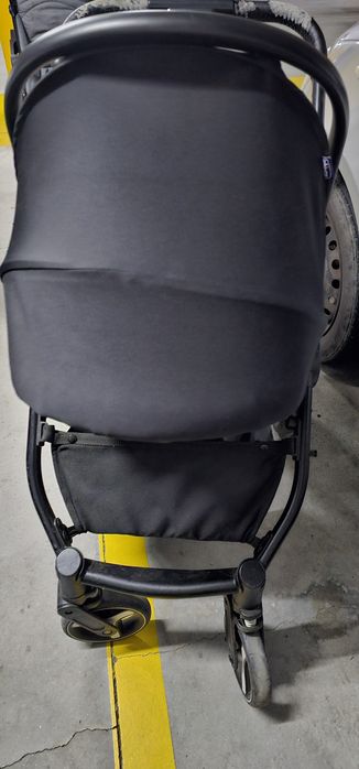 Carro de bebé com ovo