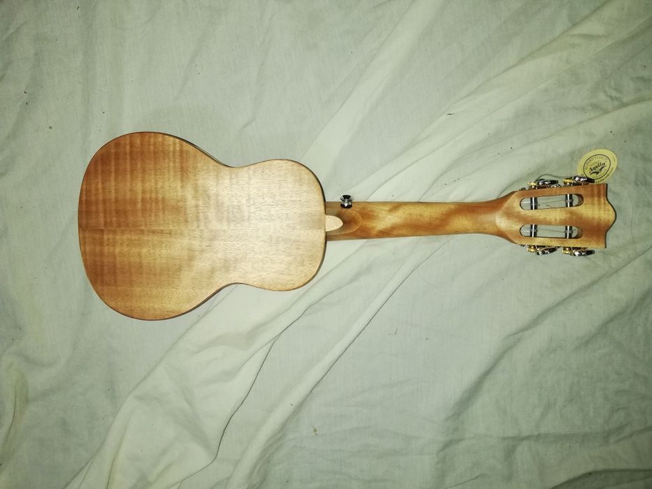 Ukulele soprano de koa 2