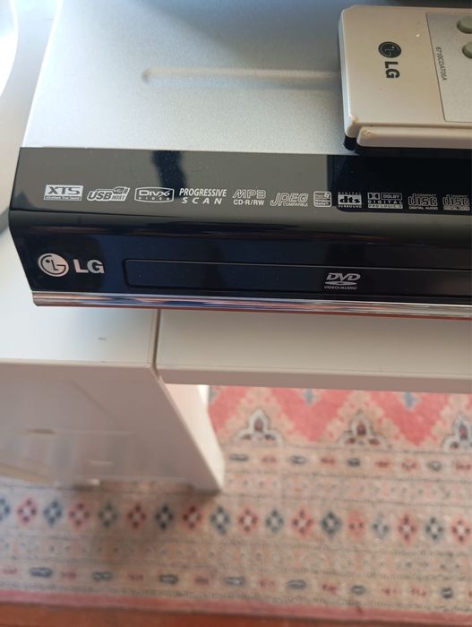 DVD LG com Sistema de Som ( 5 colunas e 1 subwoofer ) com fios