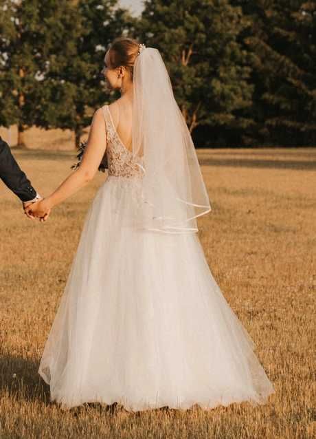 Suknia ślubna z kołem