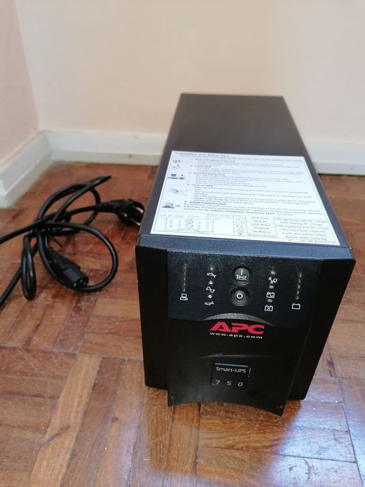 Smart UPS Apc 750