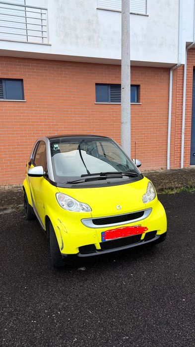 carro smart amarelo