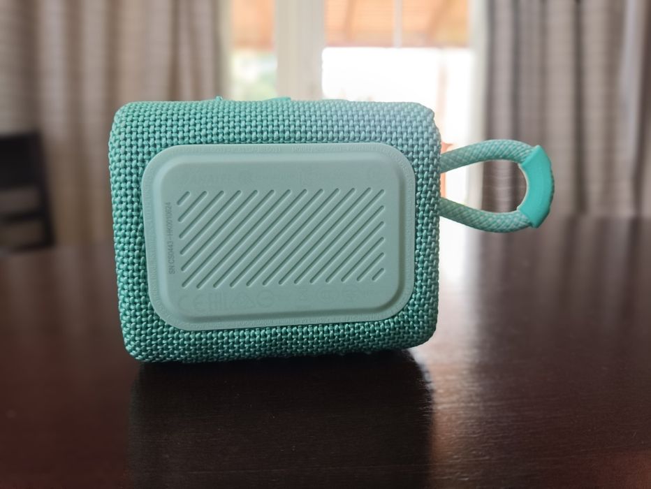 Аккумуляторная колонка Jbl go 3 . Jbl charge 5.