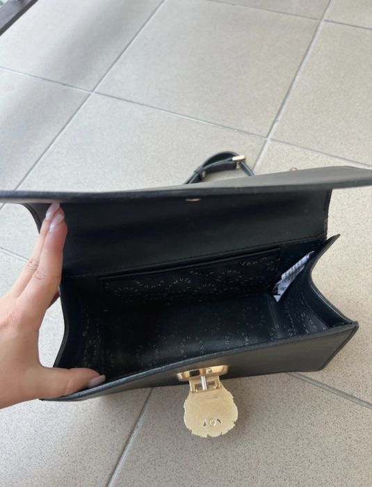 Czarna torebka vince camuto