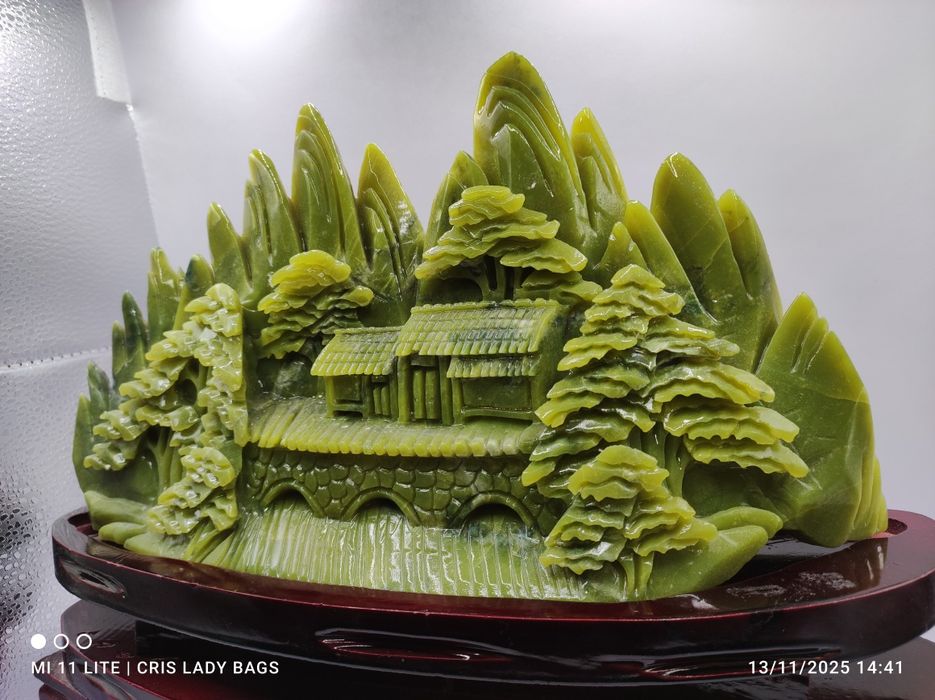 Pedra jade casa chinesa trabalhada na pedra oriental e original linda