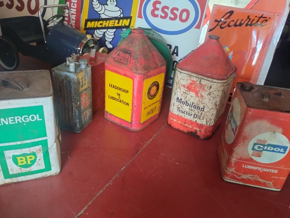 Latas de óleo antigas