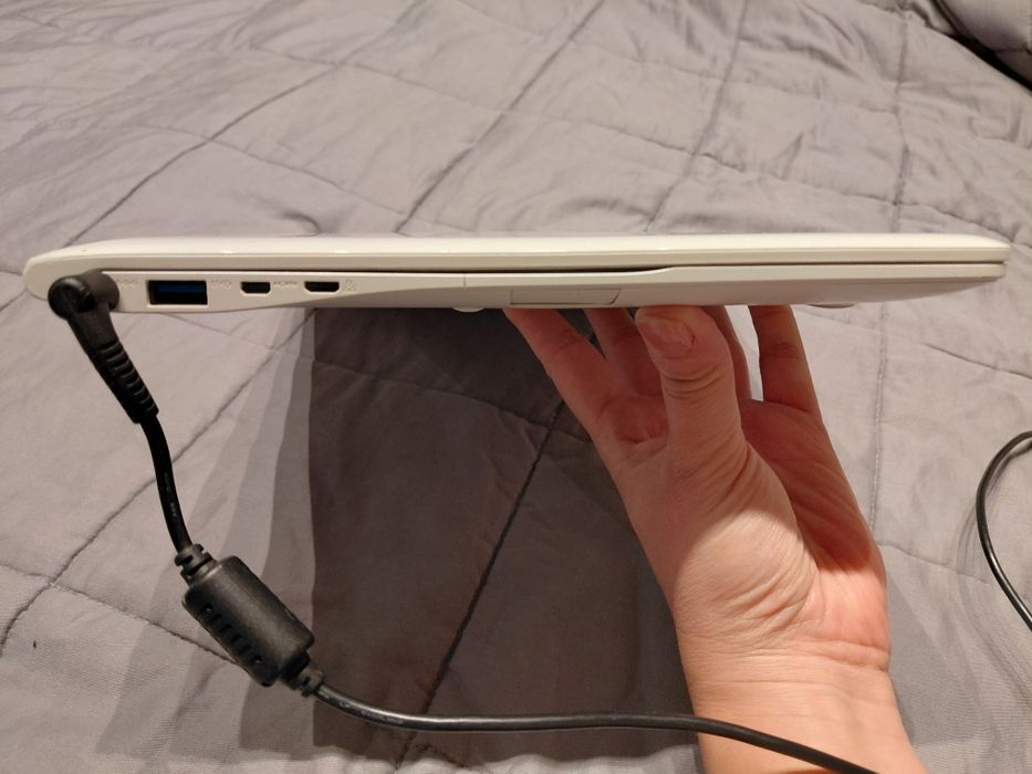 Notebook samsung 905S biały