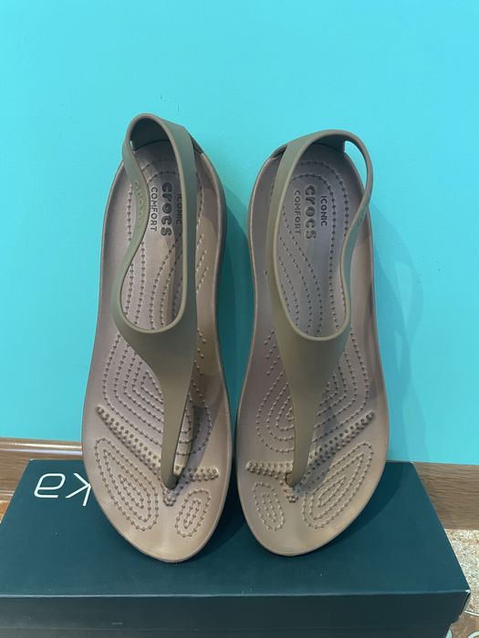 Туфлі Carlo Pazolini та crocs
