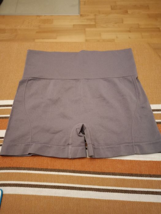 Nowe modelujace spodenki, szorty.