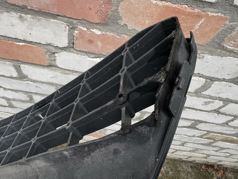 Решітка переднього бамперу Ford Focus 2 2008-2011