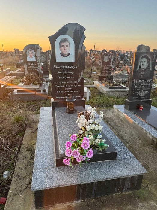 Виробник гранітних пам’ятників. Готові комплекти. Опт Доставка Україна