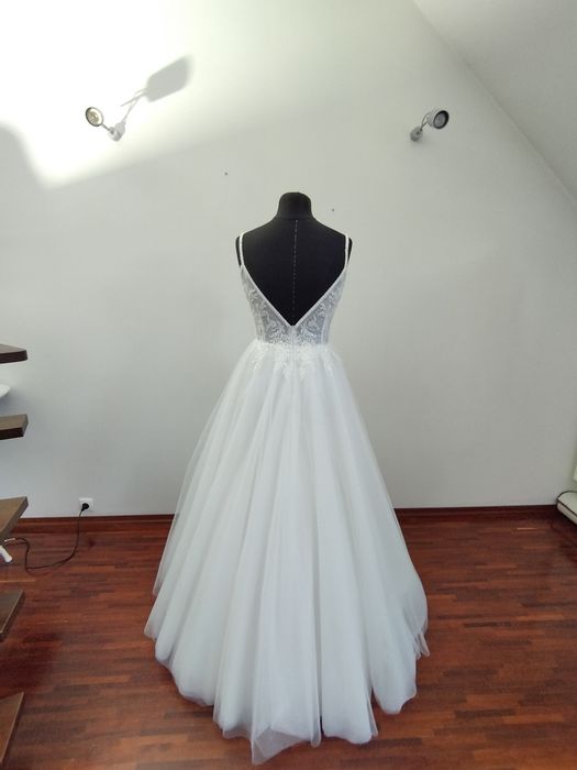 Suknię ślubną nowa.