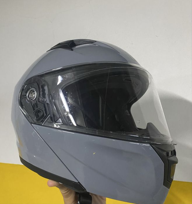 Capacete cinzento
