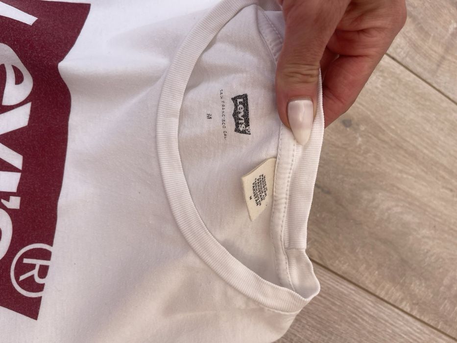 Футболка оригінал LEVIS розмір M