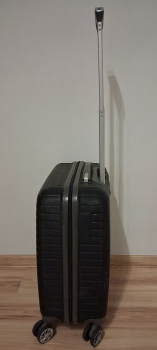 Średnia Walizka Ochnik Twarda ABS