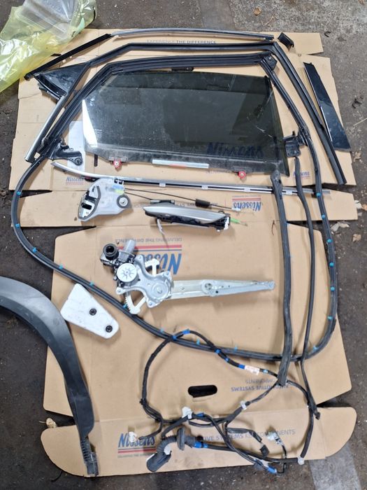 Лексус NXЗапчасти к двери