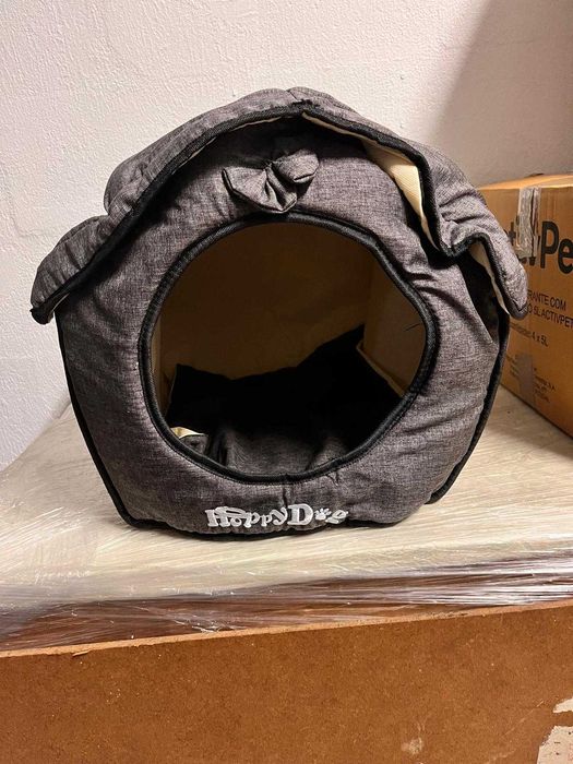 Casota para cão ou gato em tecido almofadado. Em Bom estado