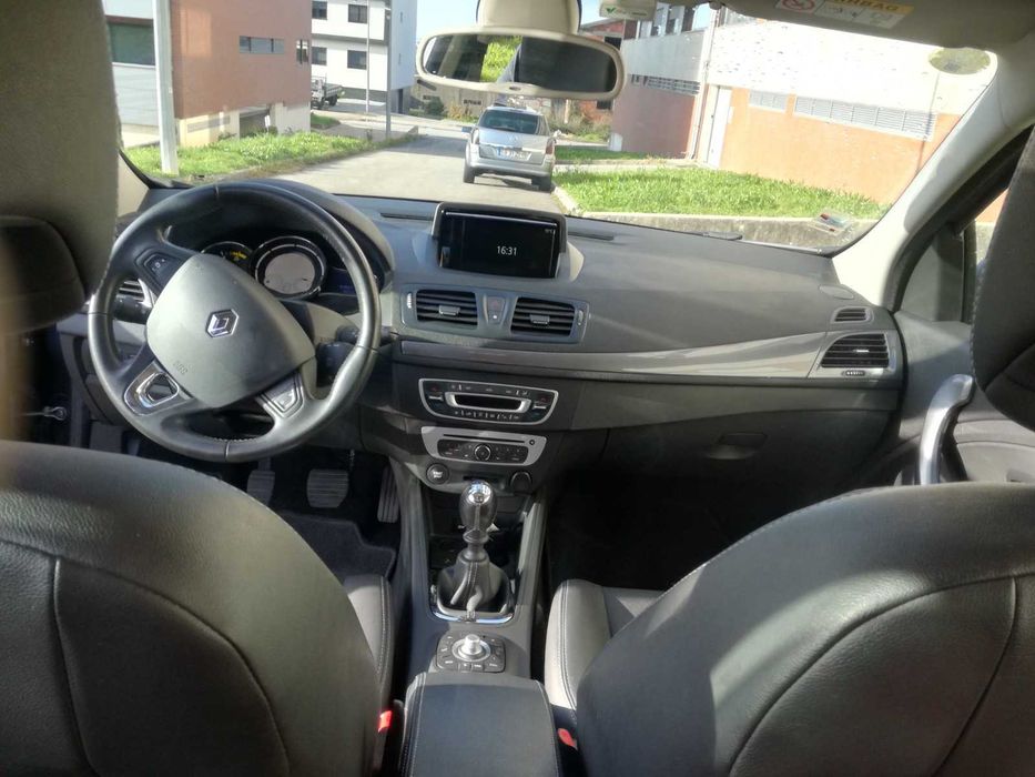 Renault Mégane Sport Tourer 1.5 dCi 2015 – Muito estimada – Manutenção recente foto 5