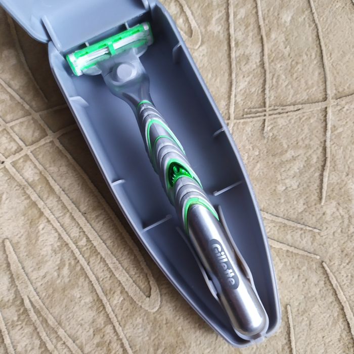 Чехол для бритвы Gillette. Новый. Пластиковый.