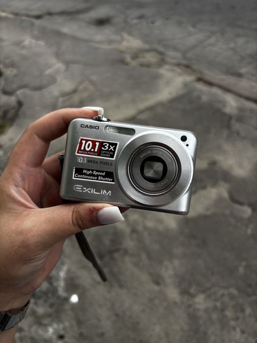 Цифровий фотоапарат Casio Exilim EX-Z1050
