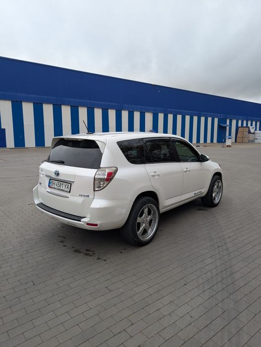 Продам Toyota RAV EV