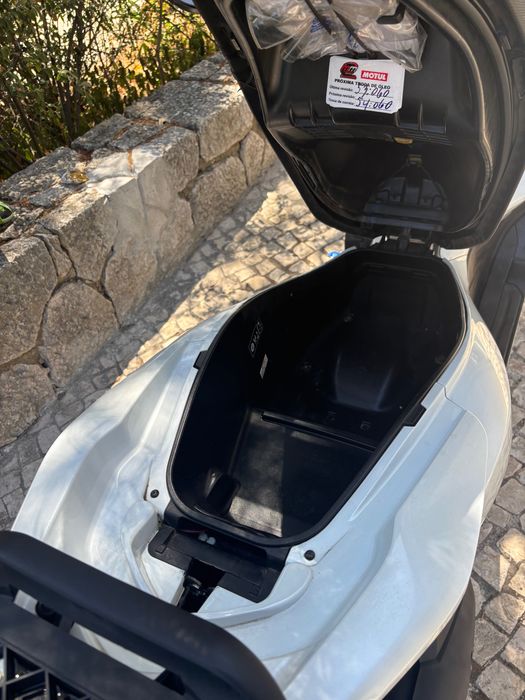 Motocicleta pcx branca