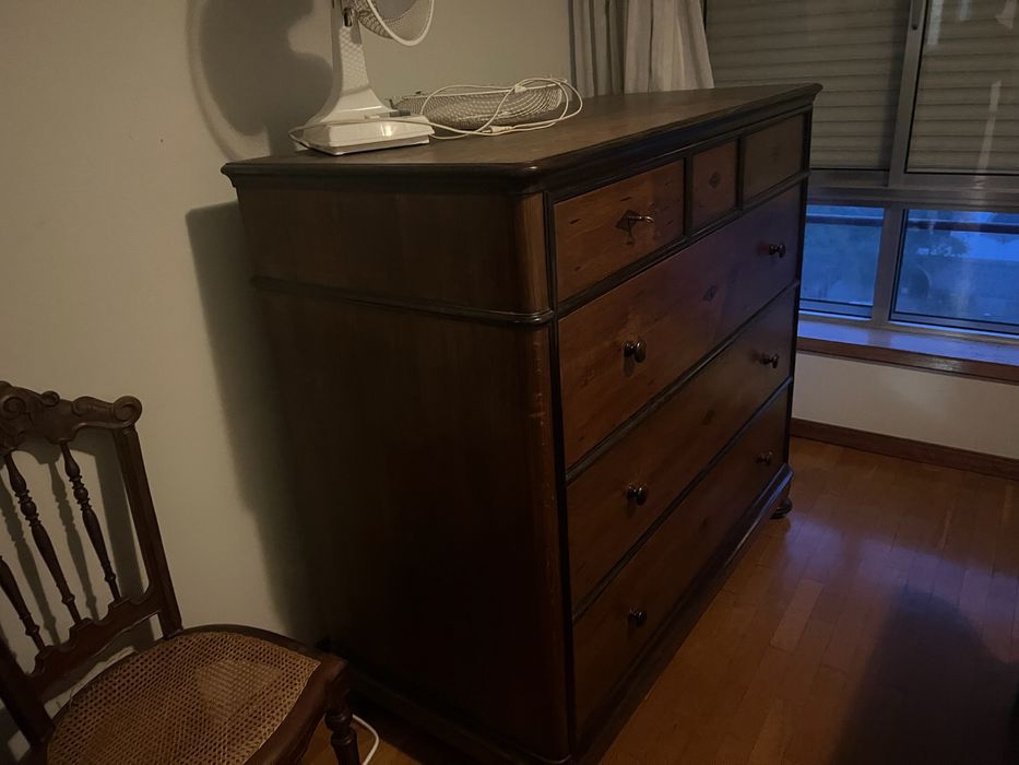 Comoda D. Maria em carvalho frances e pau santo