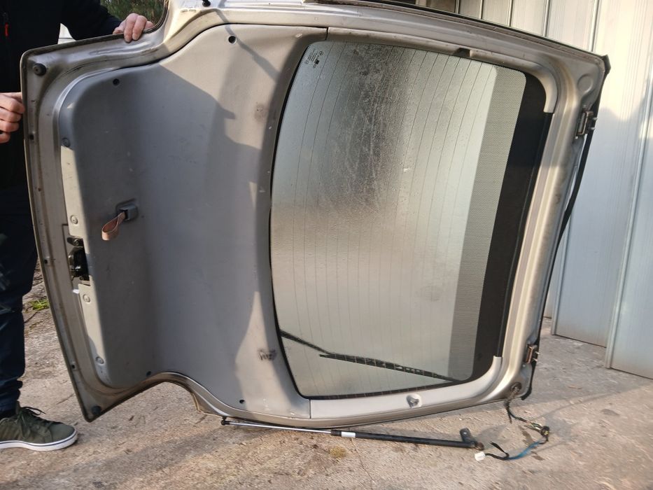 Porta da mala  em bom estado