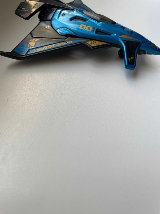 винищувач іграшковий