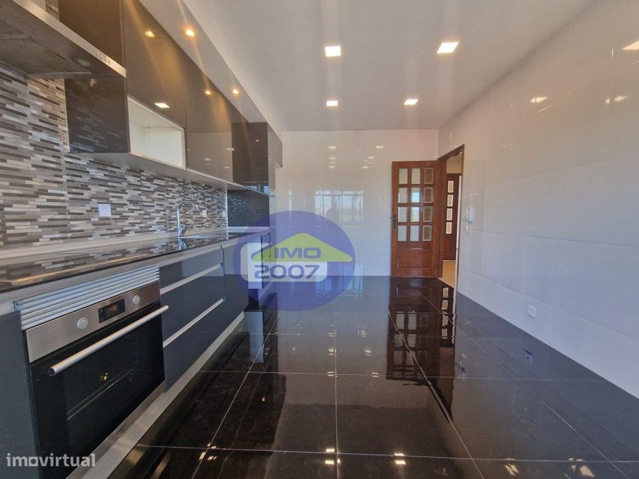Apartamento T3 em Paços de Brandão