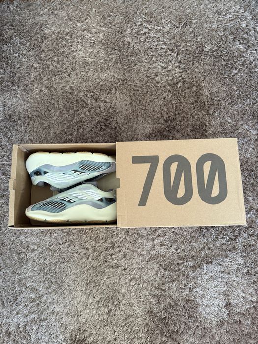 yezzy 700 v3 novas