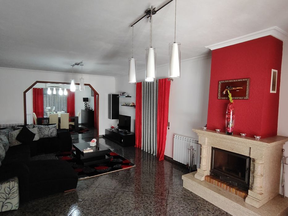 Casa T4 com mobília