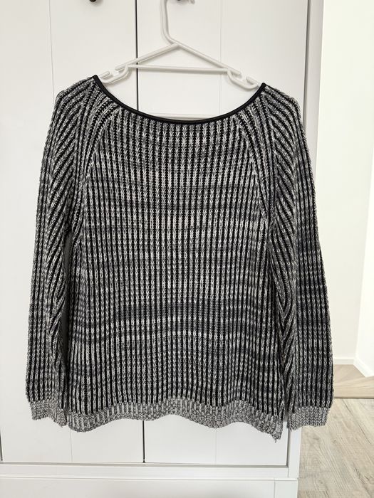 Sweterek czarno biały z kieszonką