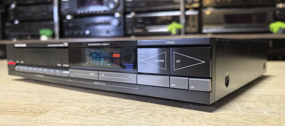 Тюнер Grundig T8200