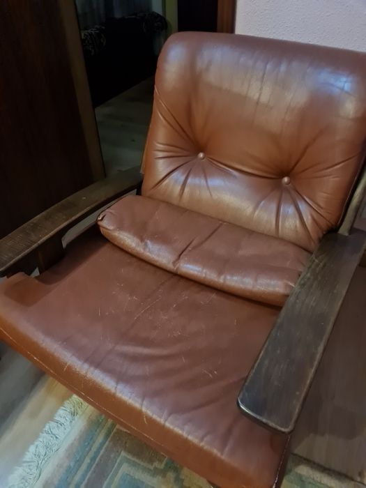 Dois cadeirões dos Móveis do Minho