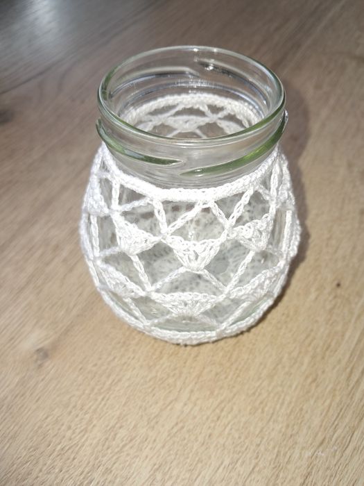 Wazonik szydełkowy szklany