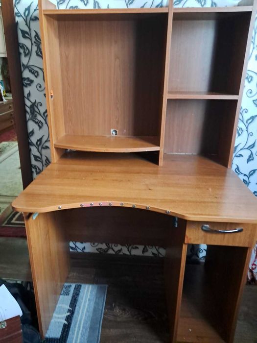Продам комп'ютерний стіл