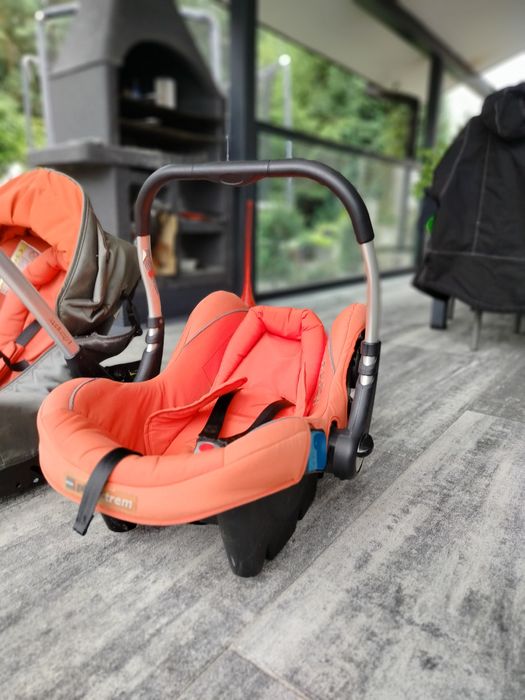 Dwa nosidełka dla dzieci